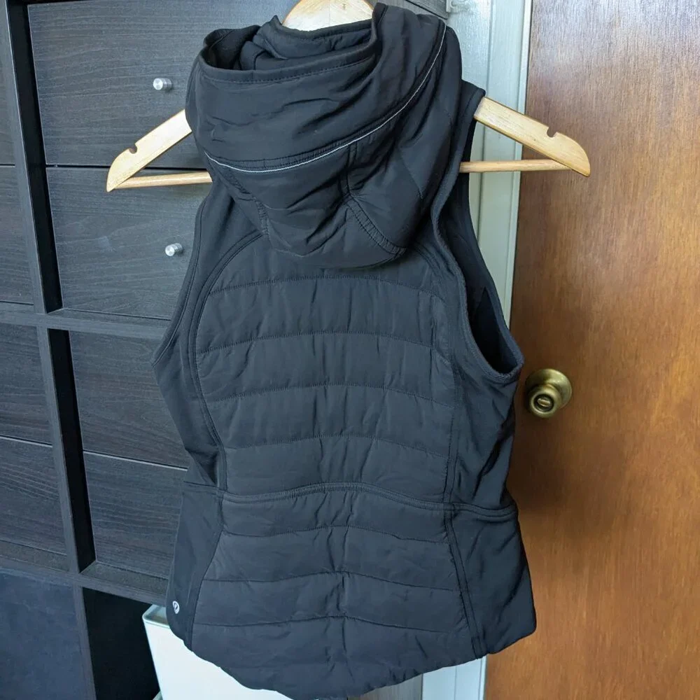 Lululemon Extra Mile Vest Black Puffer Vest Water Repellant Size 4